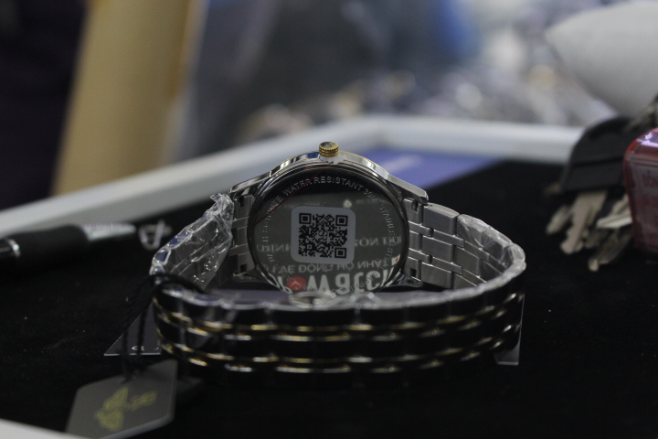 Đồng hồ nam SR Watch SG1076.1201TE luôn có tem chống hàng giả
